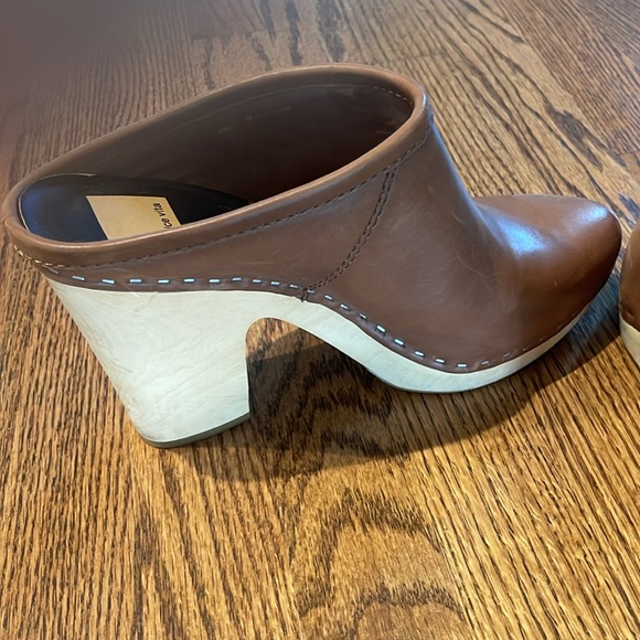 Dolce Vita Brown Leather Clogs with wooden heel - size 10 womens - 4.5 inch heel - Picture 4 of 6